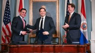 EE.UU. firma con Paraguay un Acuerdo de Tercer País Seguro, el primero de este tipo en América del Sur