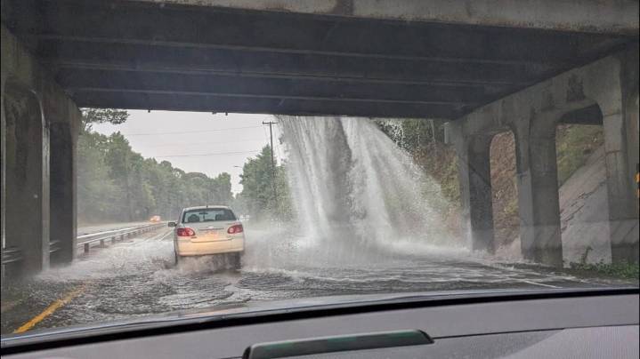 Water main break closes lane on Silas Creek Pkwy in Winston