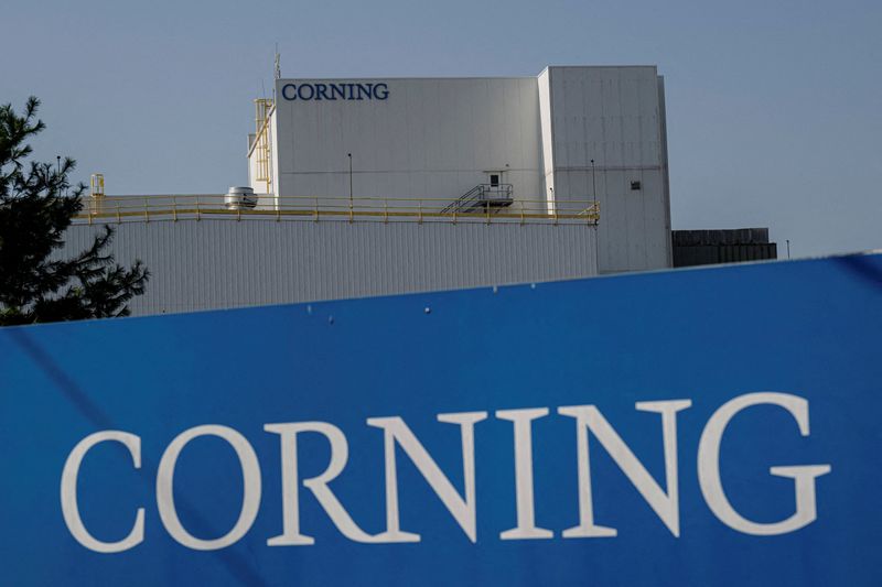T1, Corning reach deal to make fully American