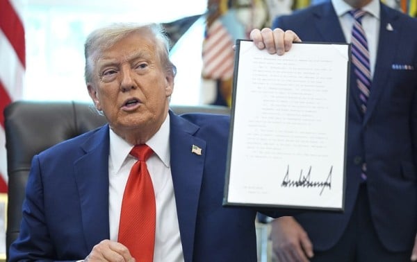 Trump ordena castigar la quema de banderas de EU