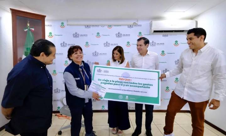 Setran entrega sexto reconocimiento Conductor Modelo a Guadalupe Álvarez