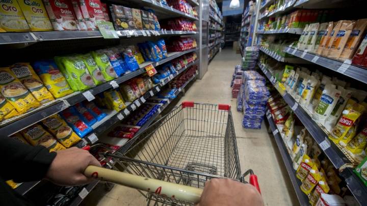 El 80 % de los argentinos cambiaron sus hábitos de consumo y los productos básicos sufrieron un desmedido aumento en dos años