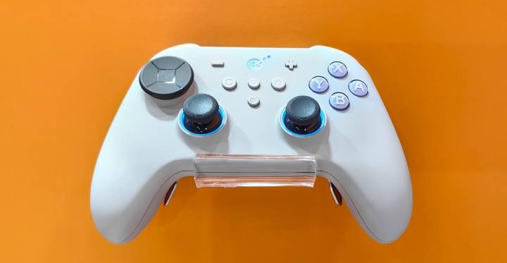 You can fine tune the resistance of the joysticks on GuliKit’s new controllers