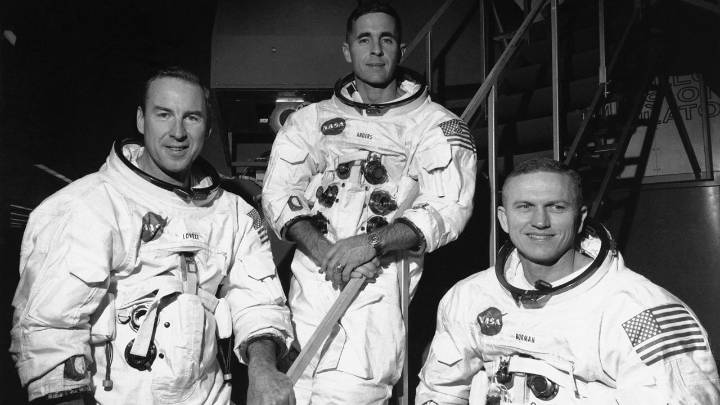 Apollo 13 moon mission leader James Lovell dies at 97