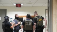 Las escuelas de California protegen a sus alumnos de los agentes del ICE