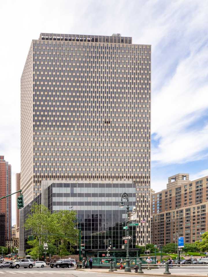 Juez ordena al ICE detener condiciones abusivas en 26 Federal Plaza