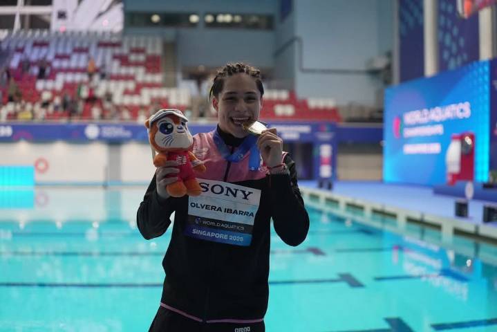 Osmar Olvera logra oro histórico en Mundial de Deportes Acuáticos Singapur 2025