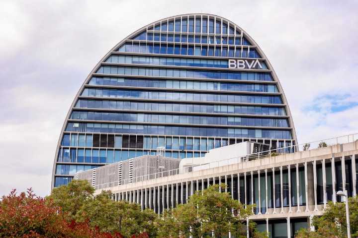 BBVA reajusta su oferta por Sabadell tras el pago de dividendos