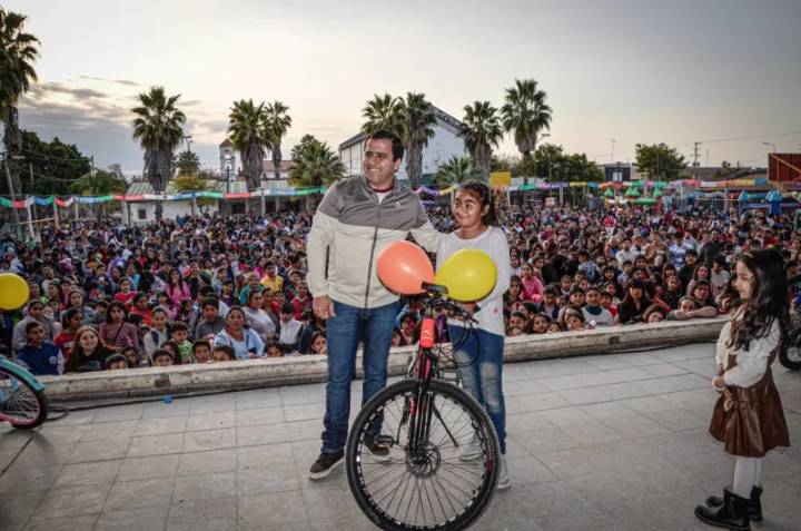 Una multitudinaria fiesta del Día del Niño se realizó en Clodomira