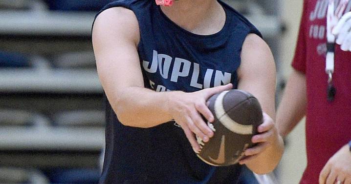 Perform under pressure: Football practice arrives in Missouri