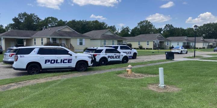 Police investigate multiple overnight shootings in Baton Rouge; 1 killed, several injured