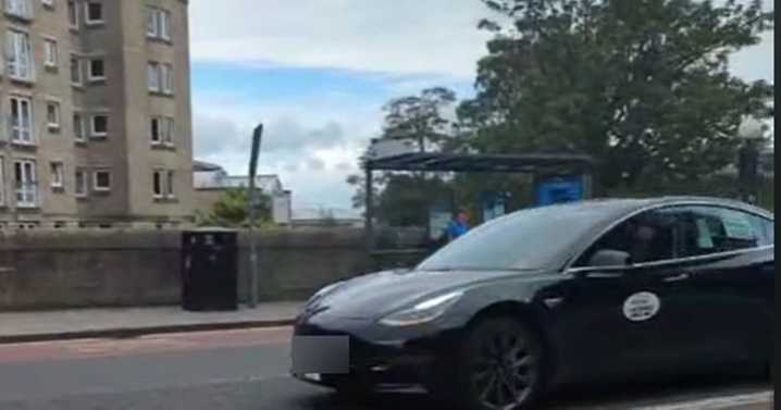 Edinburgh private hires form convoy and 'blast horns' in protest against council