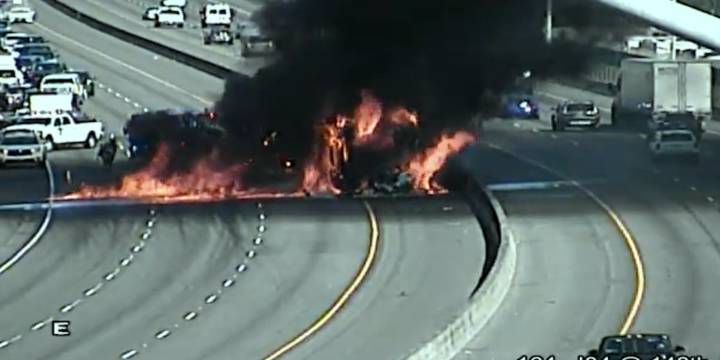 1 lane open on I-84 West after vehicle fire in NE Portland