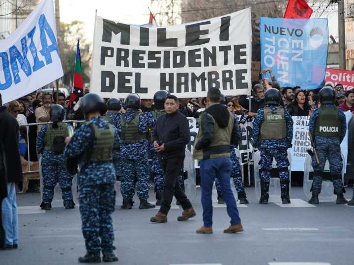 Incidentes y corridas en la previa al acto de campaña que Milei encabeza en Junín