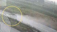Lluvia en carretera de Tlaxcala hacia Puebla provoca aparatosa volcadura