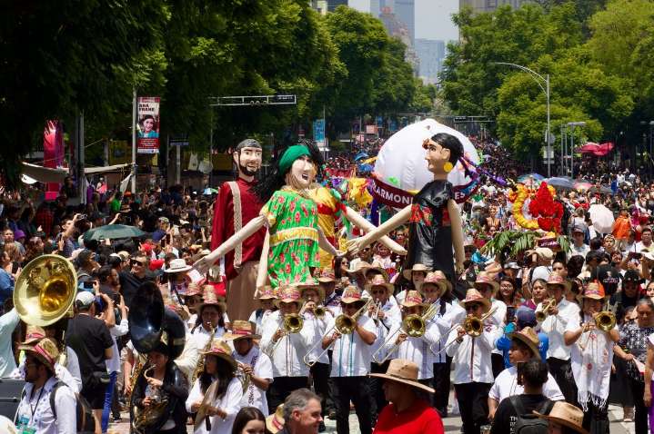 Calenda alegra la Alameda y el Zócalo