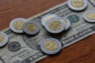 Peso pierde terreno mientras la BMV retrocede por expectativas de la Fed