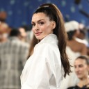 Anne Hathaway Reacts to Falling on Devil Wears Prada 2 Set