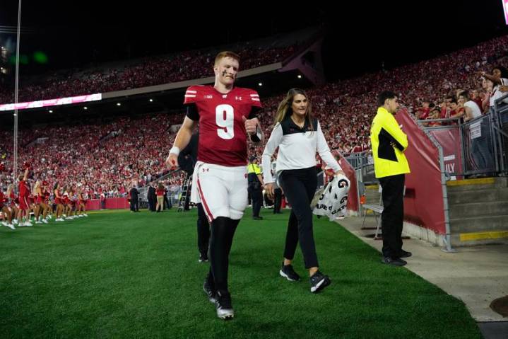Wisconsin starter Billy Edwards Jr. leaves game vs. Miami (Ohio) with injury