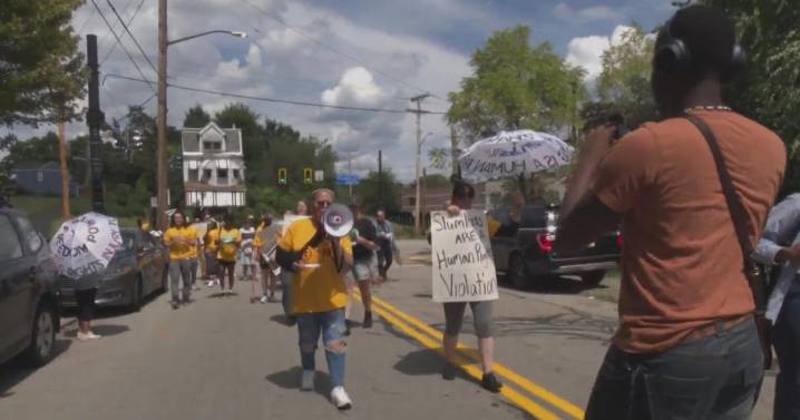 Mon View Heights residents march to property managers, demanding answers
