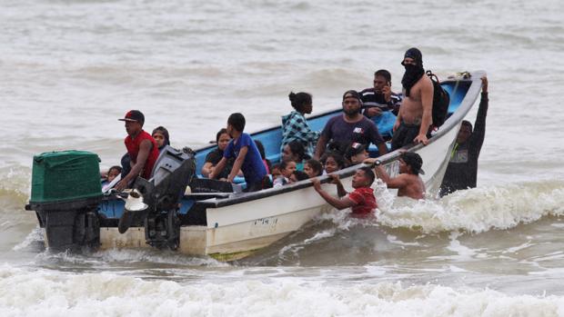 Interceptan embarcación con 20 venezolanos cerca de Trinidad y Tobago