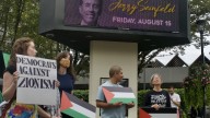 Pro-Palestinian activists protest Jerry Seinfeld show in Eugene