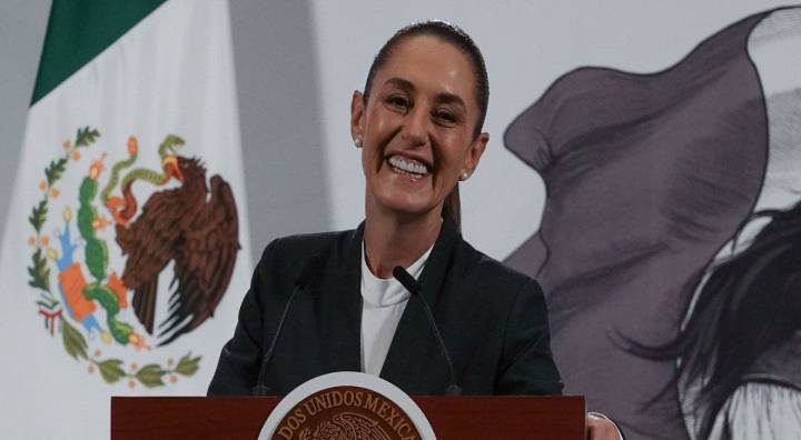 Seguiremos trabajando con familias de los 43 tras renuncia de Vidulfo Rosales: Sheinbaum