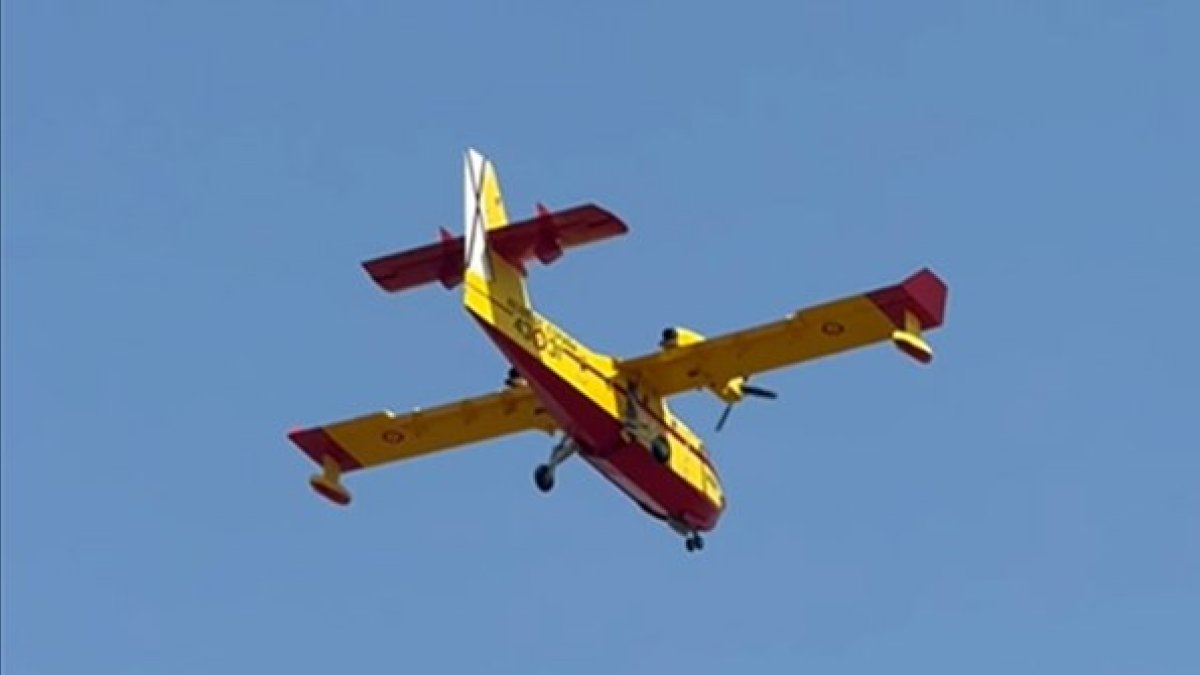 Los aviones del Grupo 43 del Ejército del Aire sobrevuelan los incendios de León