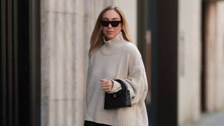 Cómo usar sandalias joya de forma elegante en otoño 2025