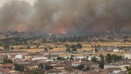 Así se ve el incendio de Trujillo desde el pueblo