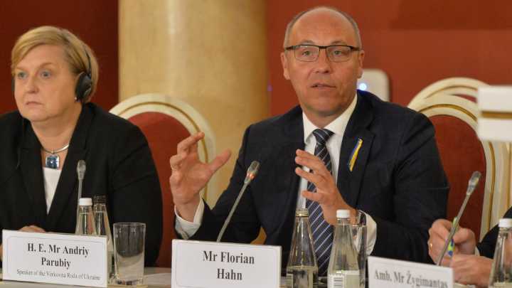 Expresidente del parlamento ucraniano Andri Parubi fue asesinado a disparos