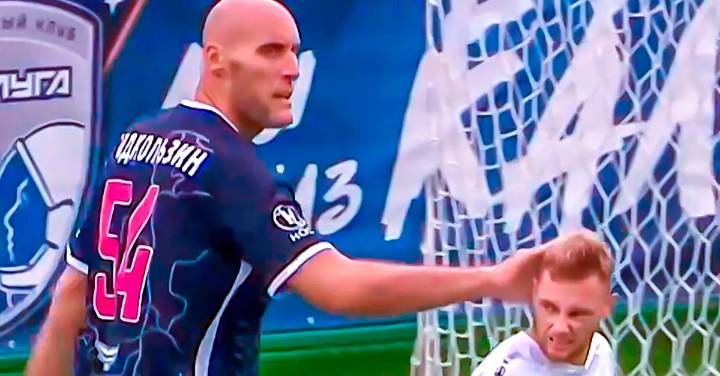 Los jugadores más altos que han jugado fútbol profesional: este es el gigante que ostenta el récord