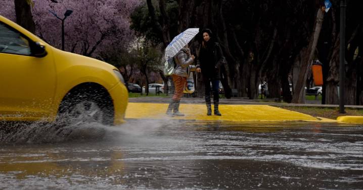 Tormenta de Santa Rosa y alerta en el Alto Valle: hasta qué hora caerá la lluvia este sábado
