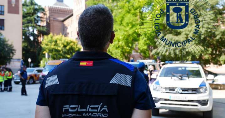 Detenido un hombre en Madrid tras agredir a su pareja y arrancarse los arpones de una pistola táser