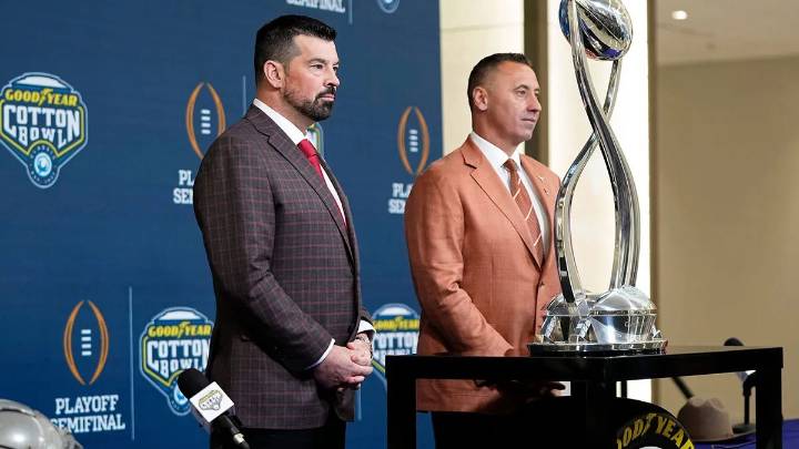 CBS Analysts Pick Clear Favorite Between Texas and Ohio State as Crucial Factor Boosts $1.9B Program Analysts are now choosing who to back between Ryan Day’s Ohio State and Steve Sarkisian’s Texas for
