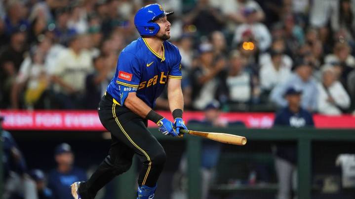 Raleigh hits MLB-leading 43rd homer in 8th to rally Mariners to a 3