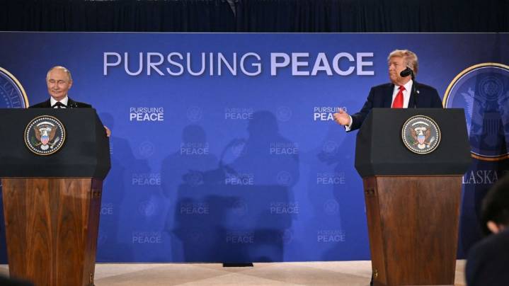 Casa Blanca bipolar: Trump habla de "avances" con Rusia y Marco Rubio de "graves sanciones"