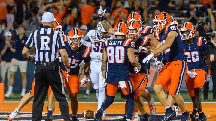 Beatty returns punt for TD, breaks Grange's 102-year-old record in No. 12 Illini's opening rout