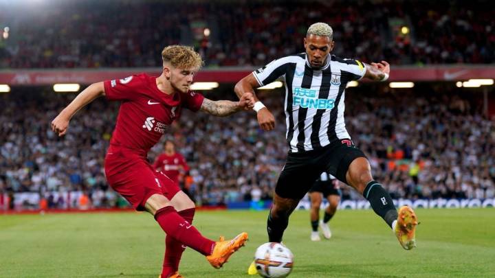 La Dramática Victoria del Liverpool Sobre Newcastle en Medio de la Agitación por Fichajes