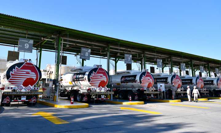 Refuerza Pemex reparto de gasolina ante desabasto en CDMX