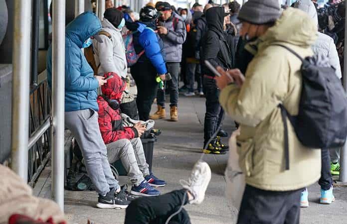 Juez federal suspende decisión sobre el TPS para venezolanos en EEUU