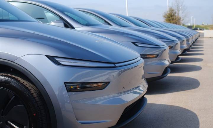 EV tax credit rule adjustment provides short