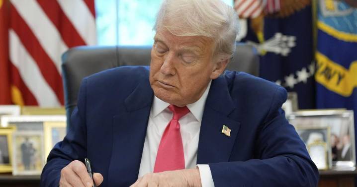 Trump calls on Federal Reserve official to resign after official accuses her of mortgage fraud