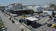 Grifols paga dividendo tras cuatro años y mantiene impulso en Bolsa