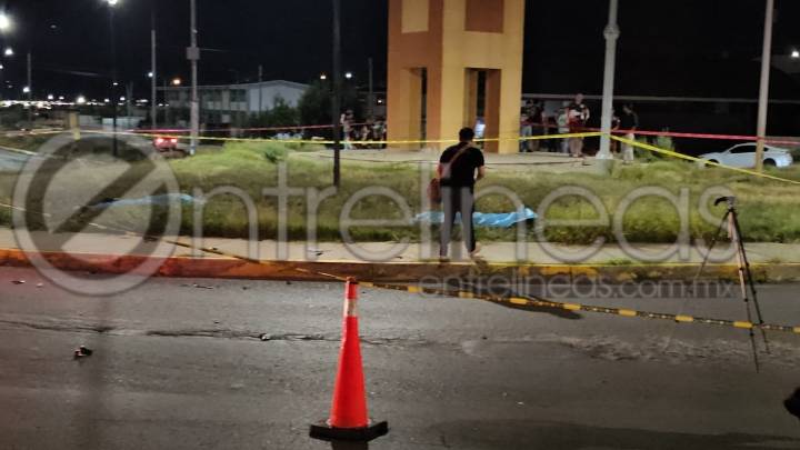 Muere pareja en moto deportiva tras exceso de velocidad en Romanzza