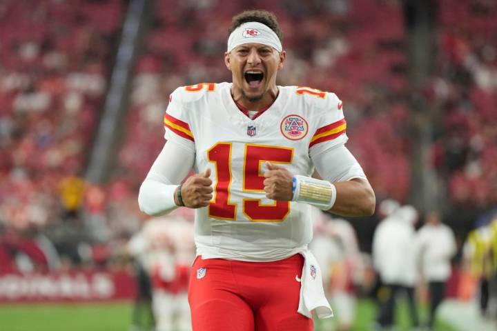 Raiders star Crosby calls Chiefs' Mahomes the ultimate competitor, a big reason for his success