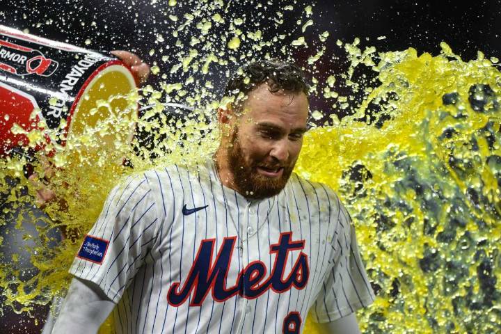 Chronicling Mets’ chaotic 5th inning, dramatic 9th in walk