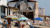 La Marcha de la Arena, objetivo: evitar los derribos de las casas de playa Babilonia de Guardamar del Segura (Alicante)