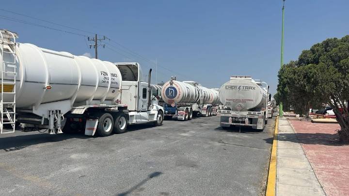 Terminal de Pemex en Santa Catarina se satura por la escasez de gasolina