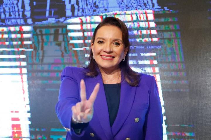 Presidenta de Honduras reafirma respaldo a amparados en el TPS tras revés judicial en EEUU